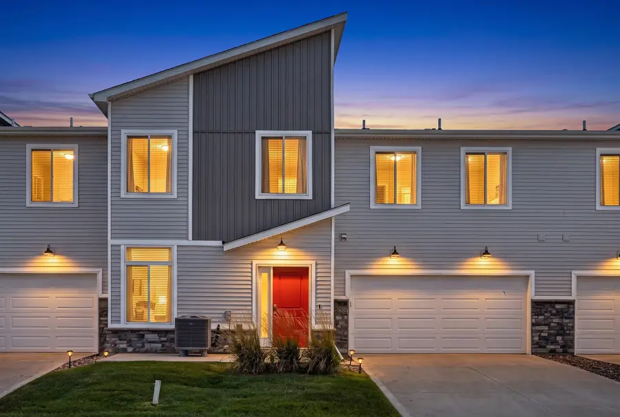 9556 Crestview Drive, West Des Moines, IA 50266 - #2