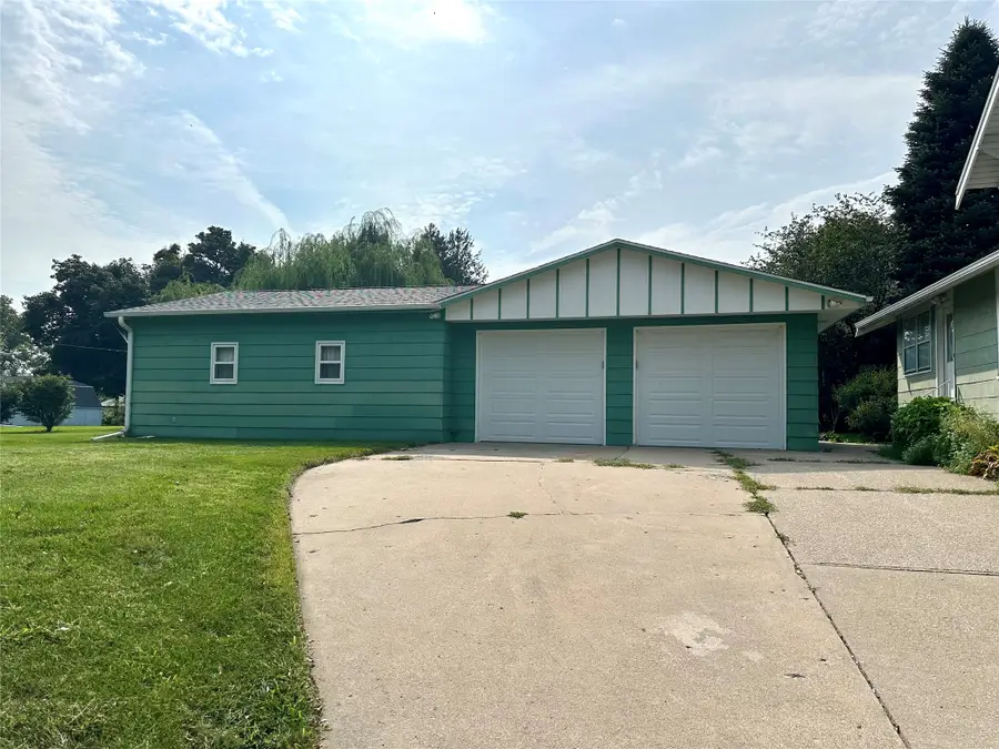 1420 4th Avenue, Grinnell, IA 50112 - #3