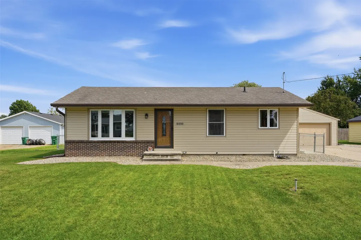 409 Space Avenue Sw, Mitchellville, IA 50169 - #1