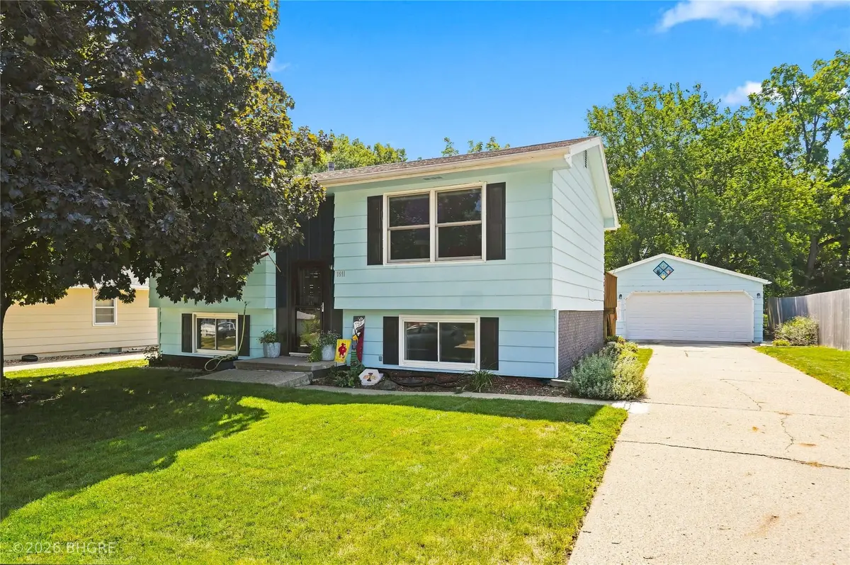 1611 W Clinton Avenue, Indianola, IA 50125 - #1