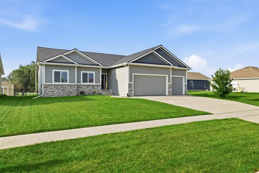 916 35th Street Sw, Altoona, IA 50009 - #2