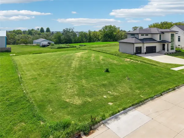 70 NW Alderleaf Drive, Waukee, IA 50263