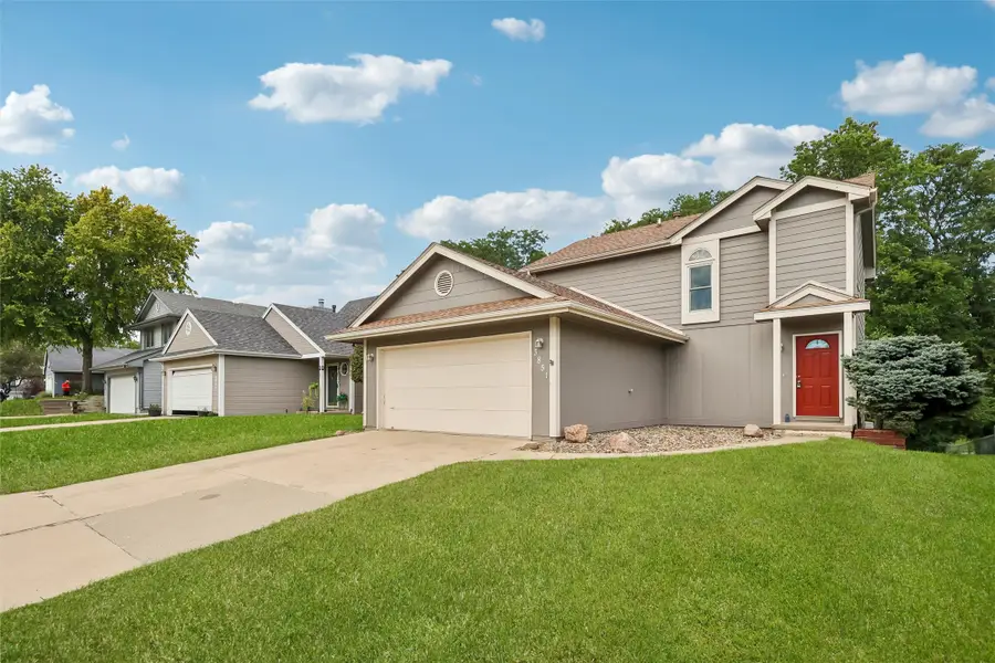 3851 92nd Drive, Urbandale, IA 50322 - #2