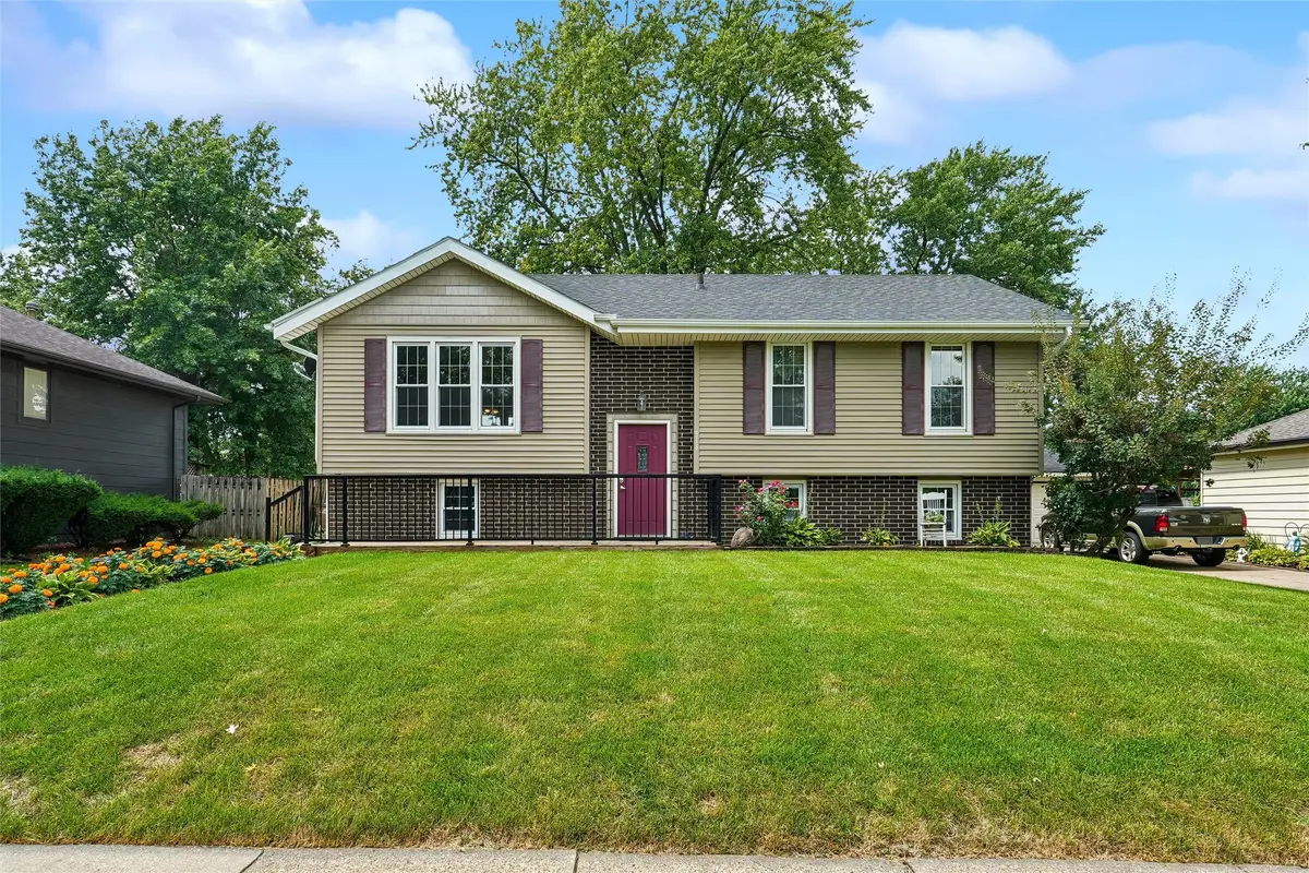 516 12th Avenue Nw, Altoona, IA 50009 - #1