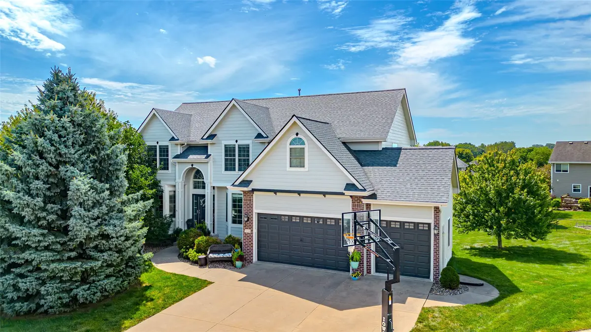 15236 Prairie Avenue, Urbandale, IA 50323 - #1