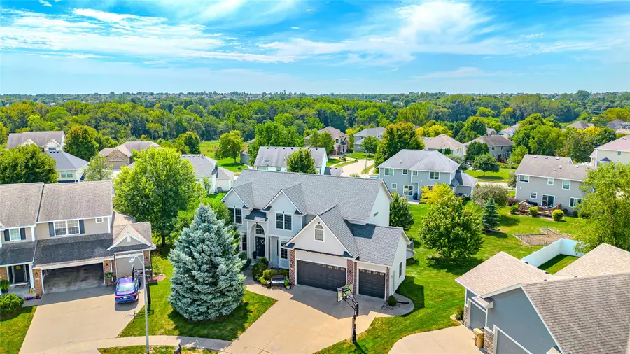 15236 Prairie Avenue, Urbandale, IA 50323 - #2