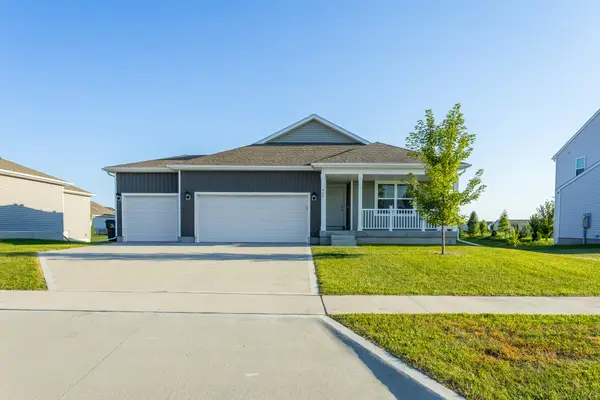 920 Bel Aire Court, Waukee, IA 50263