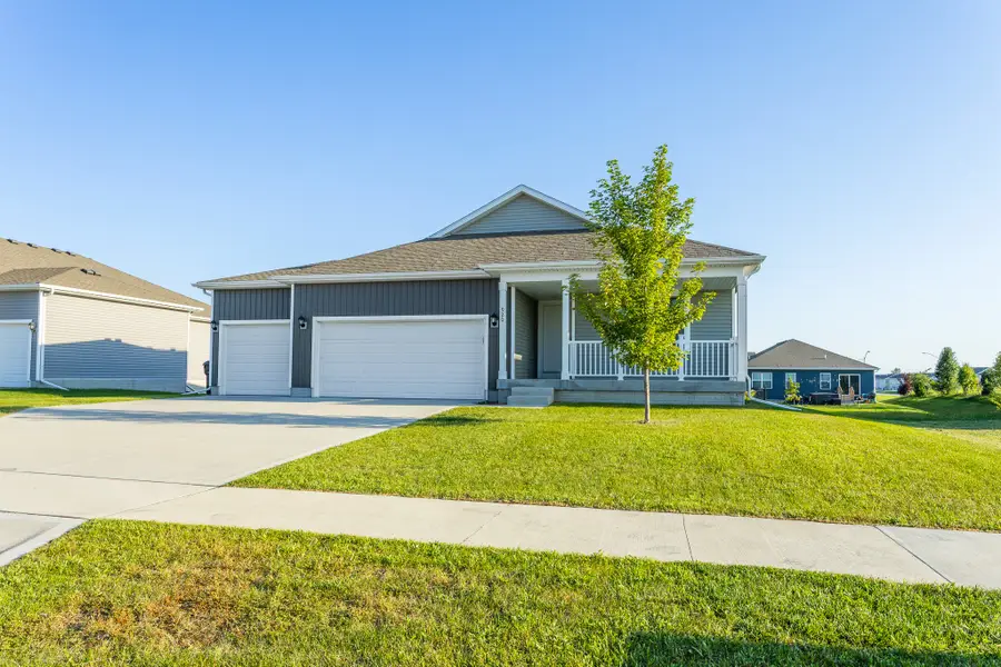 920 Bel Aire Court, Waukee, IA 50263 - #2