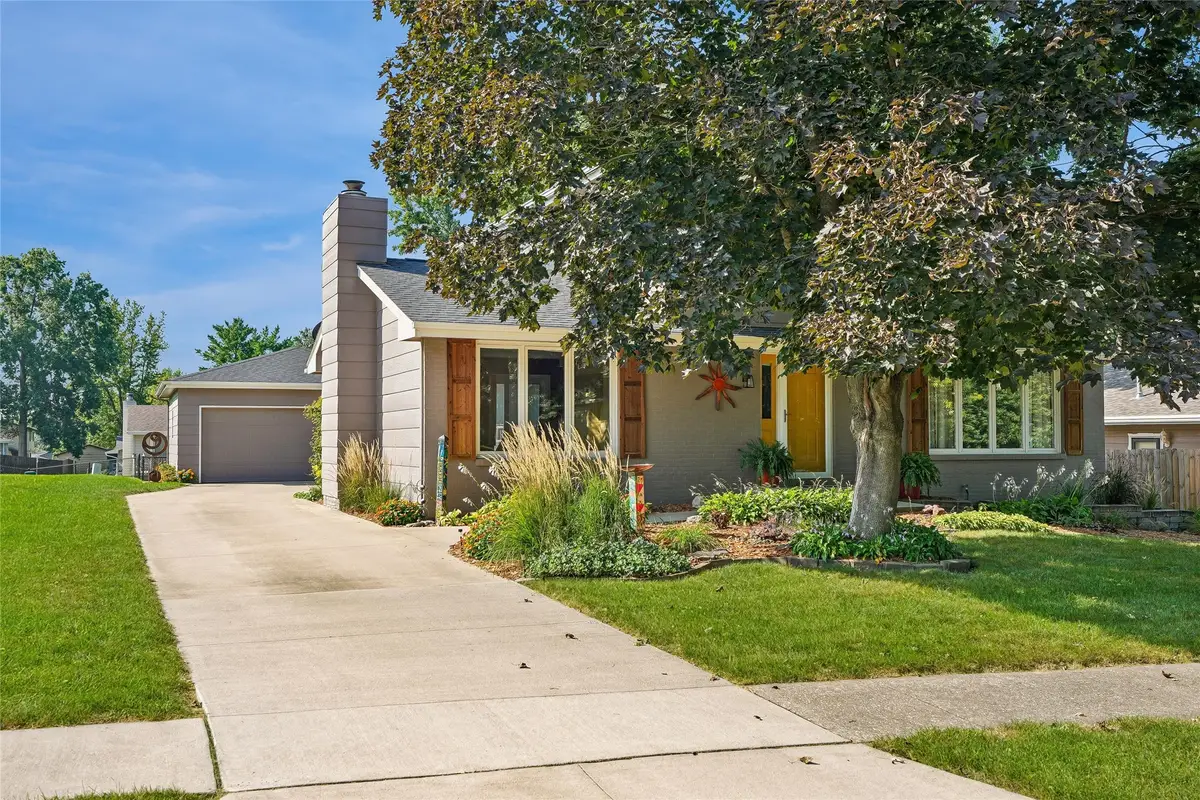1221 E Franklin Avenue, Indianola, IA 50125 - #1