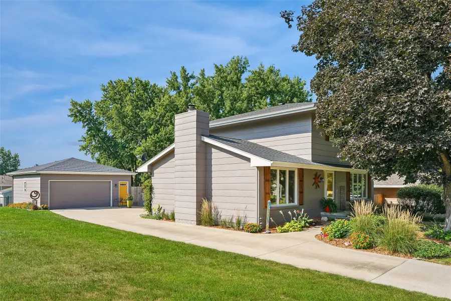 1221 E Franklin Avenue, Indianola, IA 50125 - #3