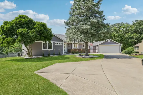 8490 NW Beaver Drive, Johnston, IA 50131