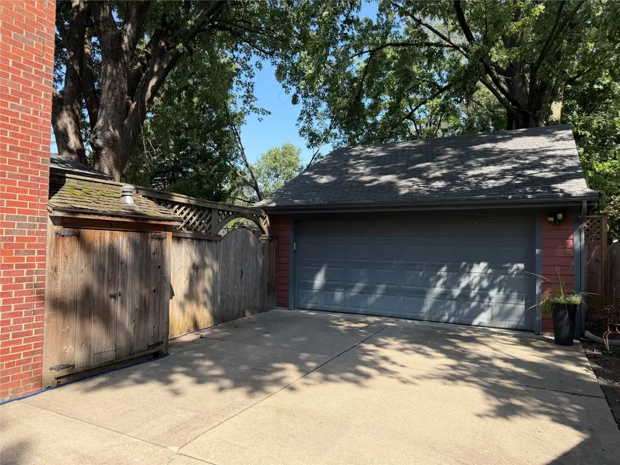 3909 Adams Avenue, Des Moines, IA 50310 - #2