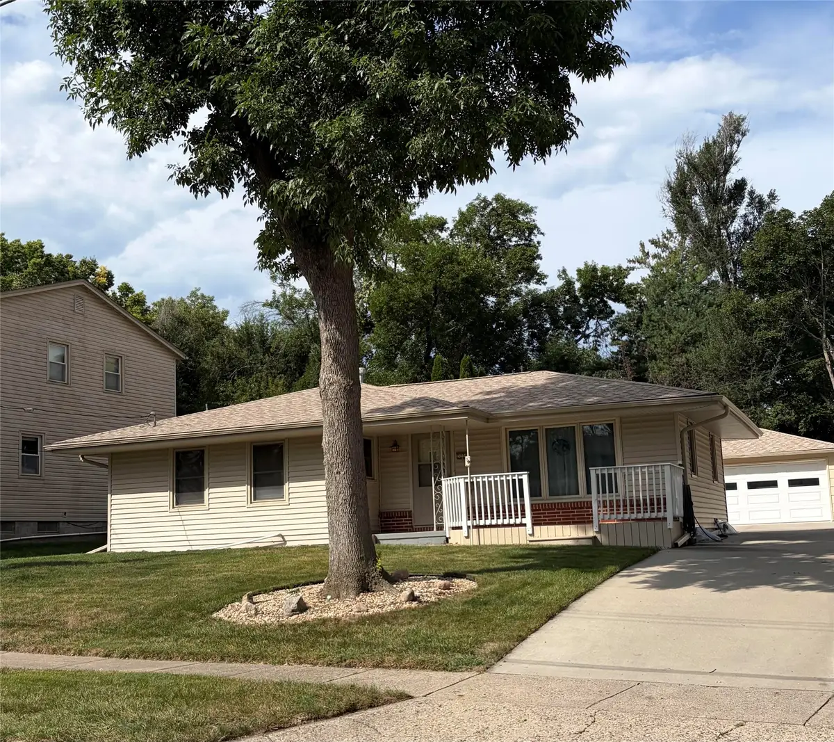 3220 78th Street, Urbandale, IA 50322 - #1