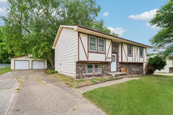 6687 NW 52nd Court, Johnston, IA 50131