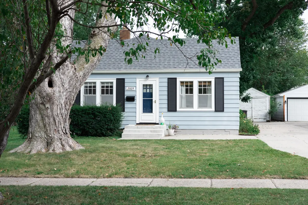 2925 48th Place, Des Moines, IA 50310 - #1