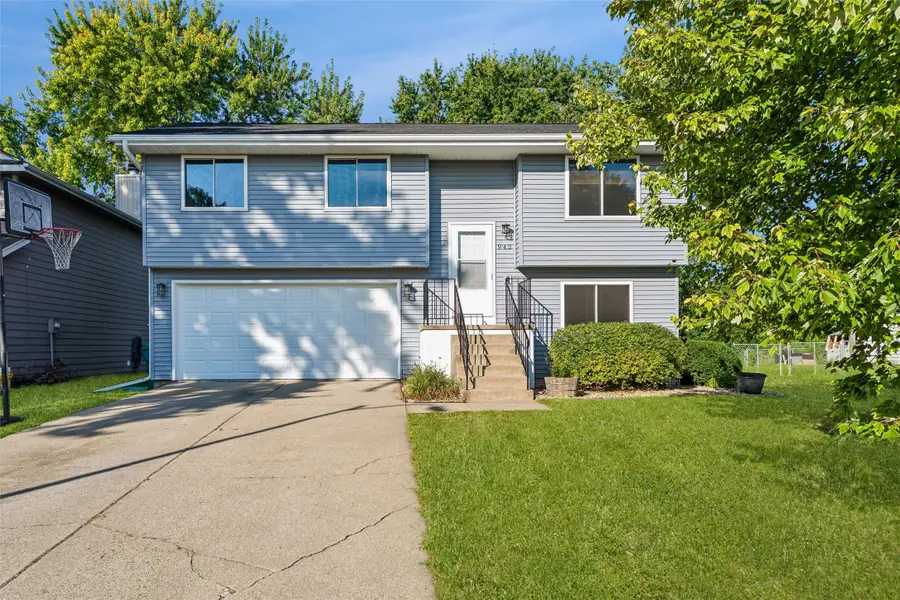 942 9th Avenue Nw, Altoona, IA 50009 - #2