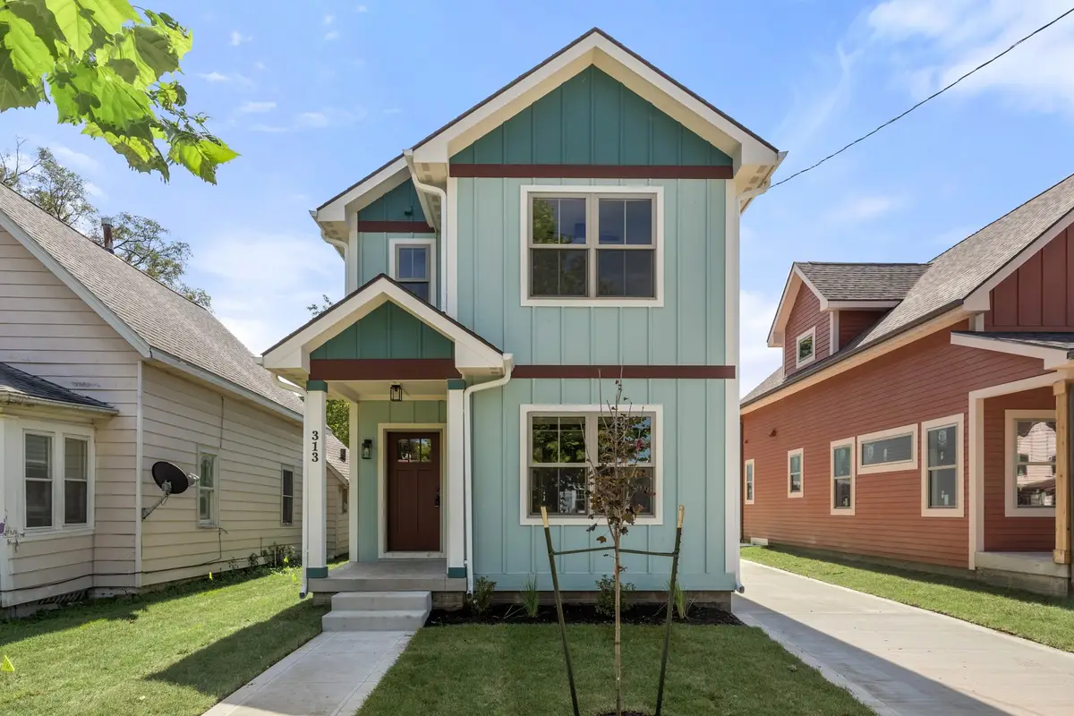 313 E Granger Avenue, Des Moines, IA 50315 - #1