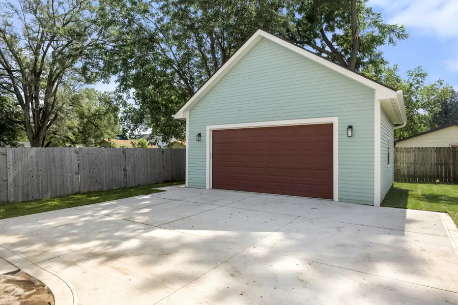 313 E Granger Avenue, Des Moines, IA 50315 - #2