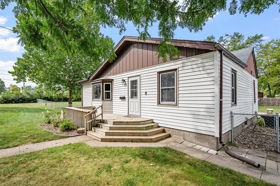1216 E 27th Street, Des Moines, IA 50317 - #3