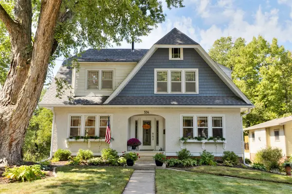 534 Waterbury Circle, Des Moines, IA 50312