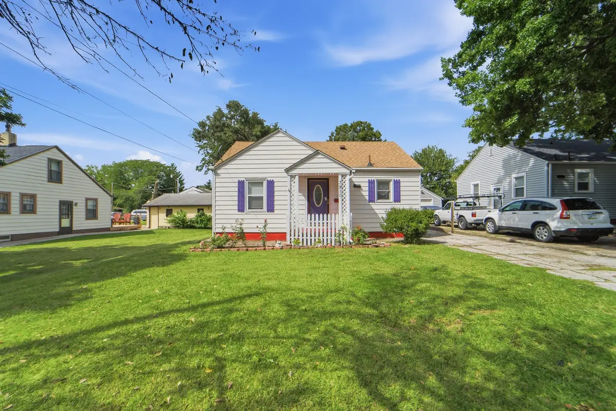 3910 E 8th Street, Des Moines, IA 50316 - #1