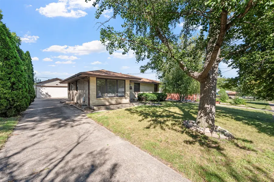 2806 E Tiffin Avenue, Des Moines, IA 50317 - #3