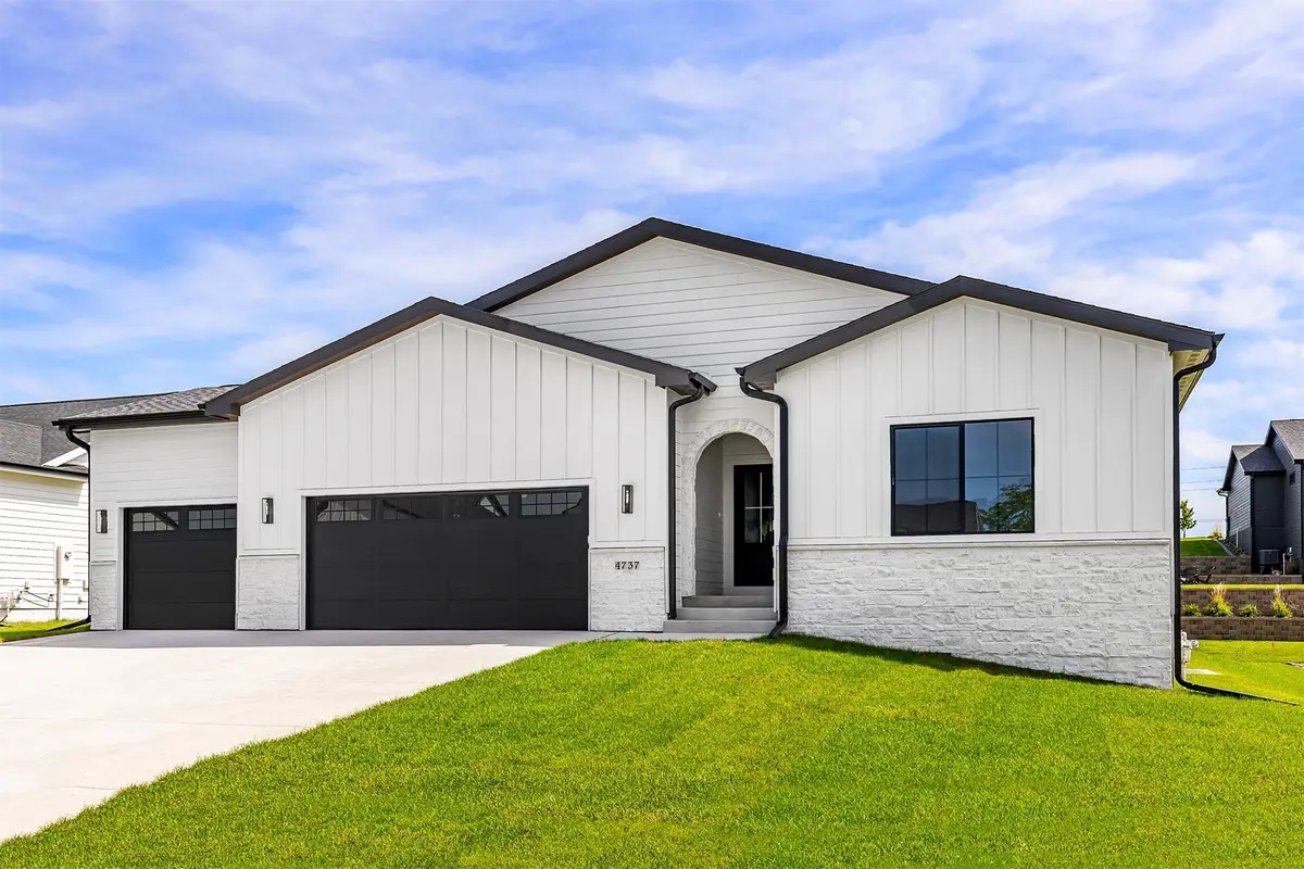 4737 144th Street, Urbandale, IA 50323 - #1