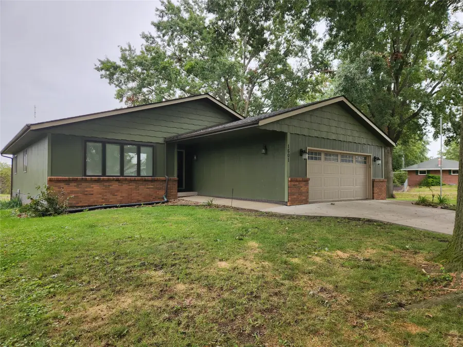 1601 W Jackson Street, Knoxville, IA 50138 - #2