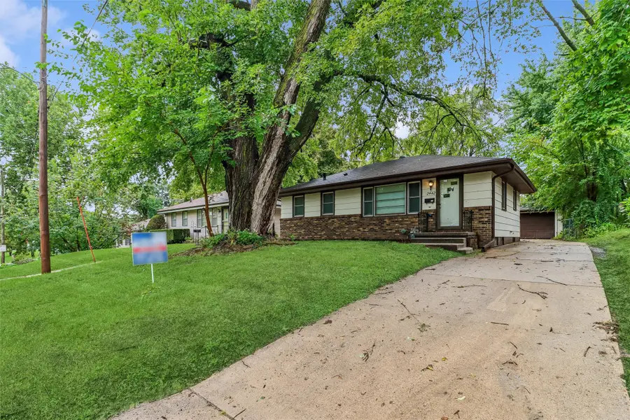 2442 SW 8th Street, Des Moines, IA 50315 - #2