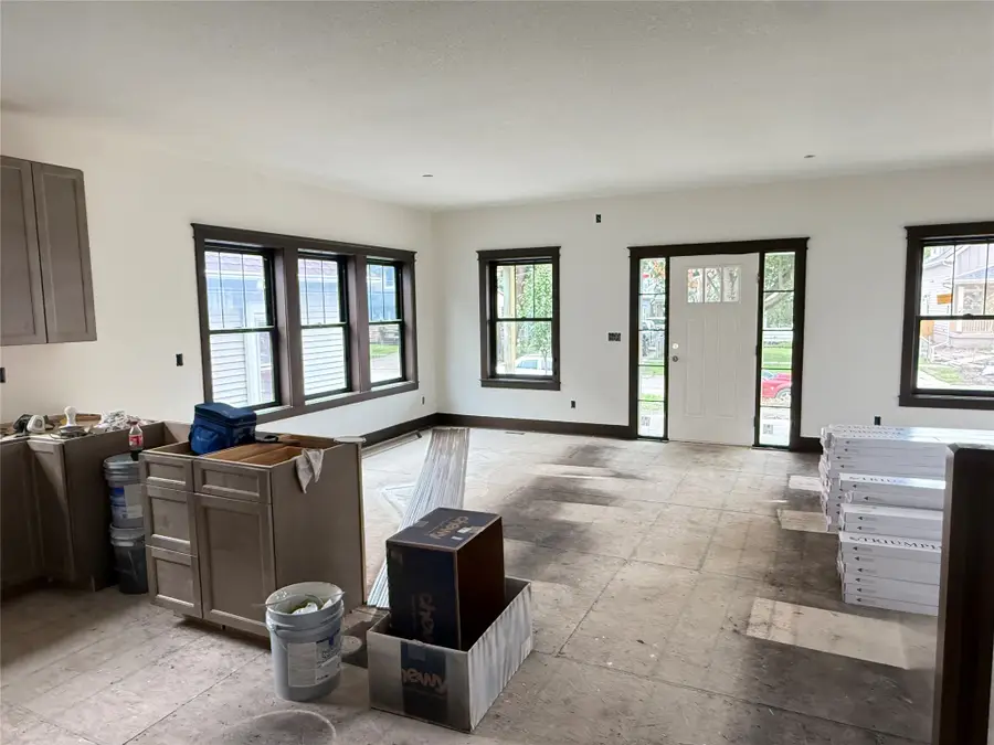 235 E Livingston Avenue, Des Moines, IA 50315 - #3