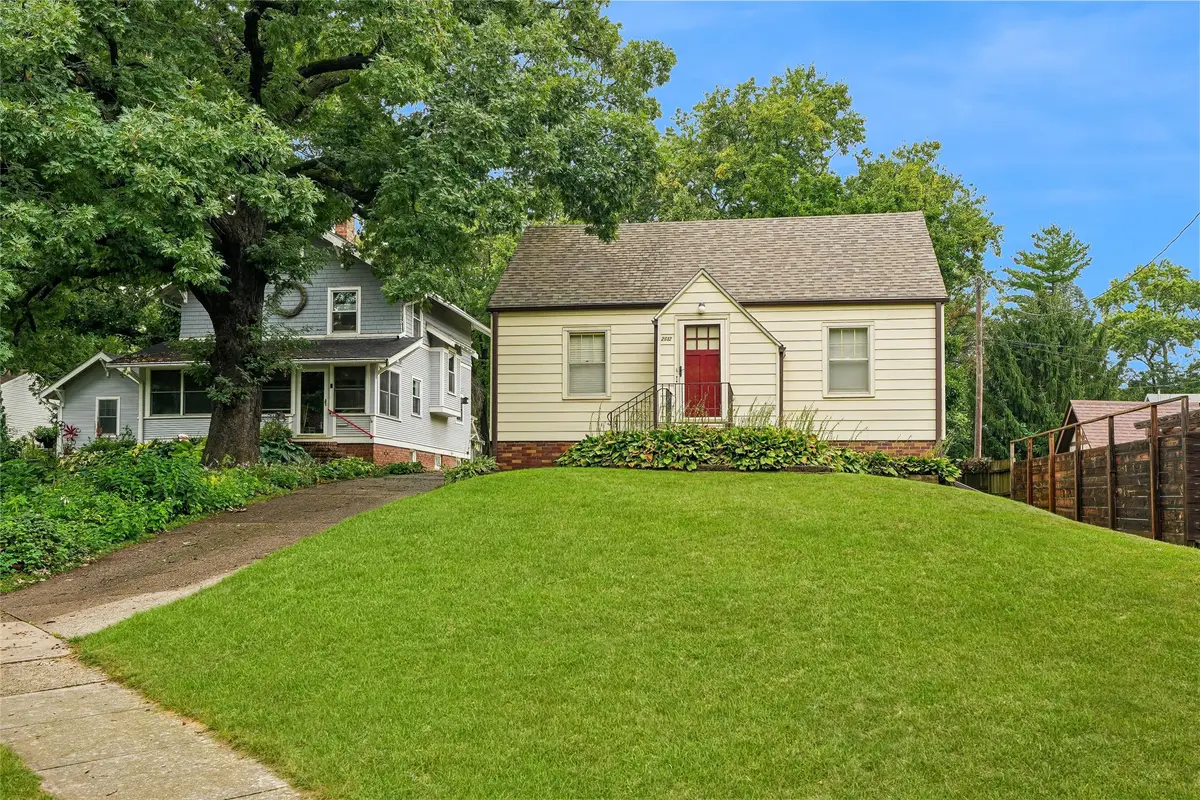 2612 40th Street, Des Moines, IA 50310 - #1