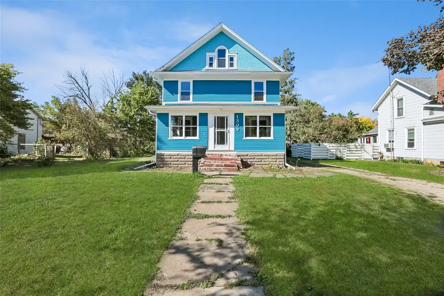 1309 West Street, Grinnell, IA 50112 - #2