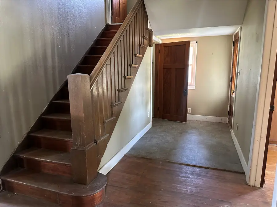 109 N Pine Street, Bloomfield, IA 52537 - #3