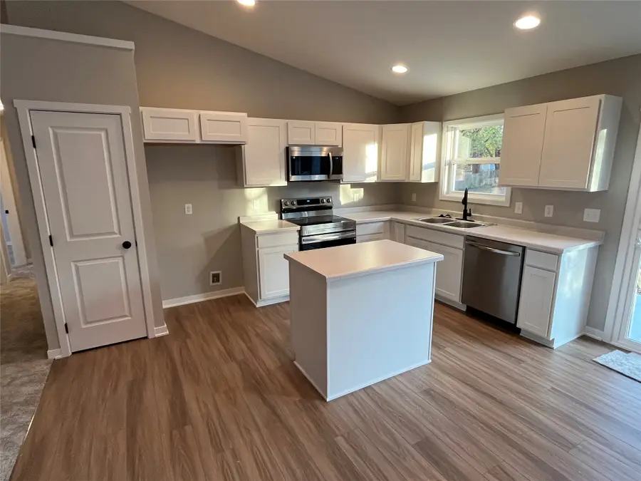 1913 E 22nd Street, Des Moines, IA 50317 - #2