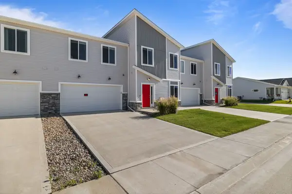 9570 Crestview Drive, West Des Moines, IA 50266