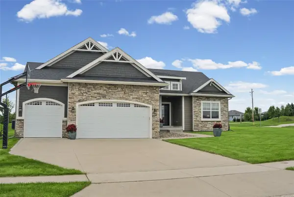 16236 Goldenrod Drive, Urbandale, IA 50323