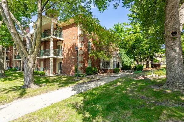 4910 Pleasant Street #14, West Des Moines, IA 50266