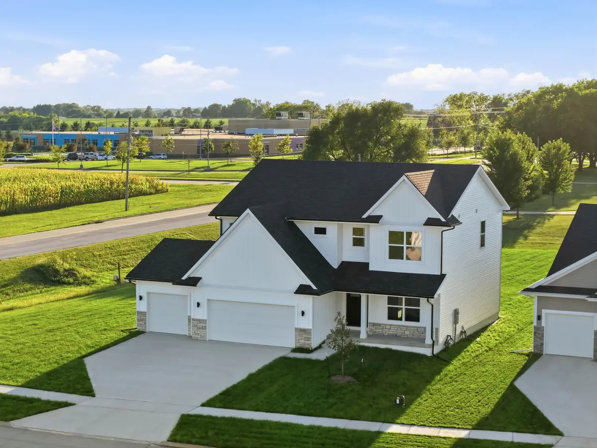 901 Walnut Drive, Norwalk, IA 50211 - #1