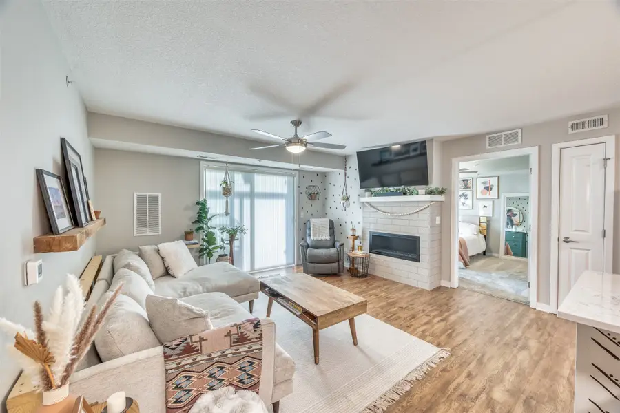 4837 86th Street #10, Urbandale, IA 50322 - #2