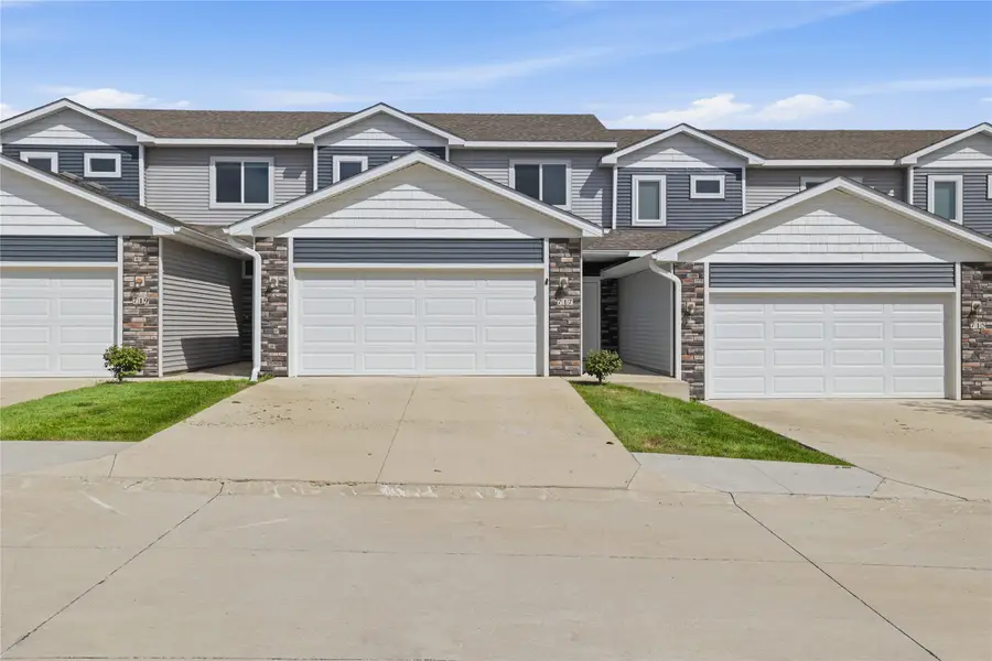 717 Greenwell Place, Norwalk, IA 50211 - #2