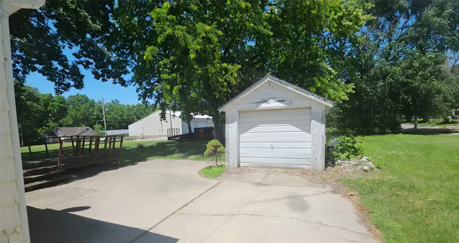 1614 8th Avenue S, Fort Dodge, IA 50501 - #3