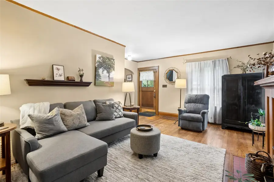 930 37th Street, Des Moines, IA 50312 - #3