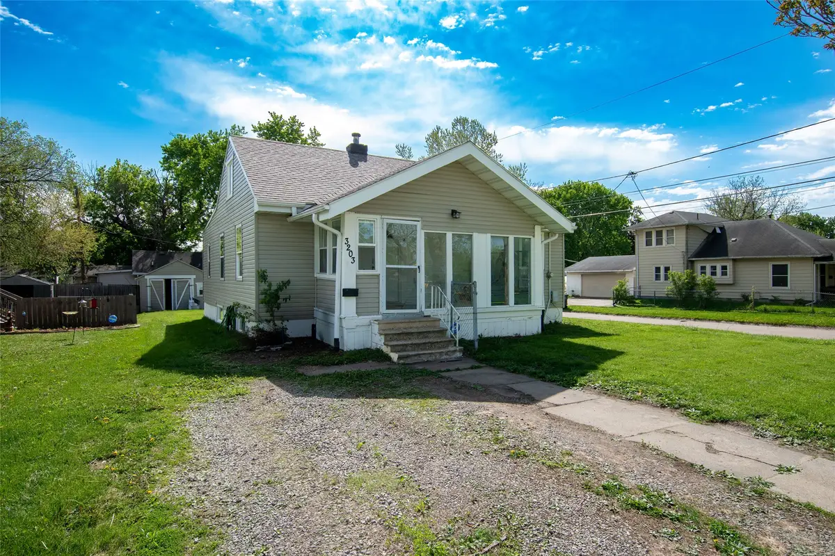 3203 Cambridge Street, Des Moines, IA 50313 - #1