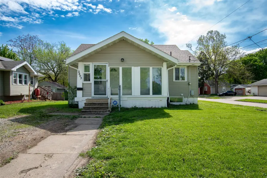 3203 Cambridge Street, Des Moines, IA 50313 - #2