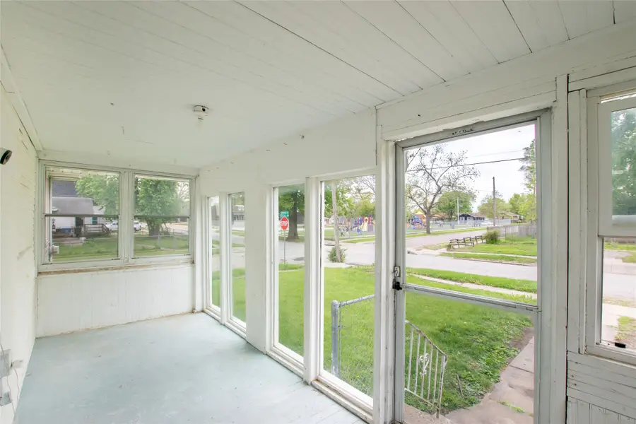 3203 Cambridge Street, Des Moines, IA 50313 - #3