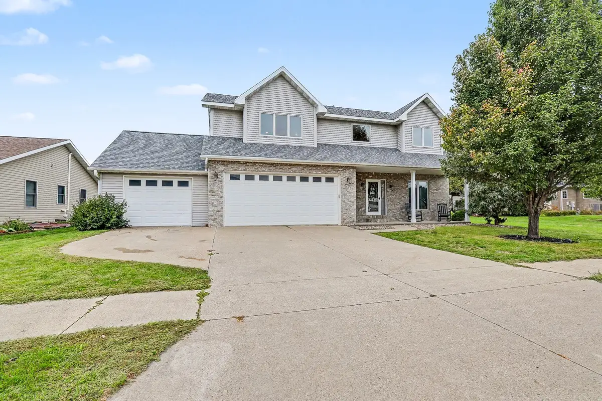 607 E 16th Street, Pella, IA 50219 - #1