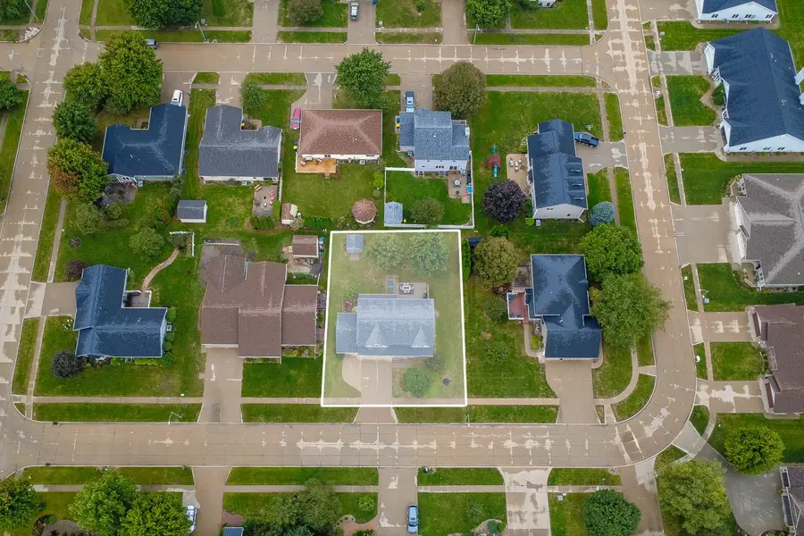 607 E 16th Street, Pella, IA 50219 - #2