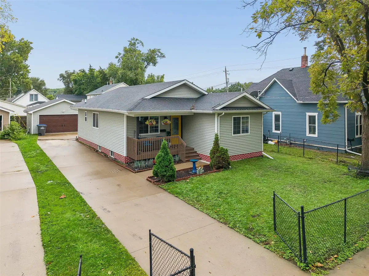 605 E Jackson Avenue, Des Moines, IA 50315 - #1