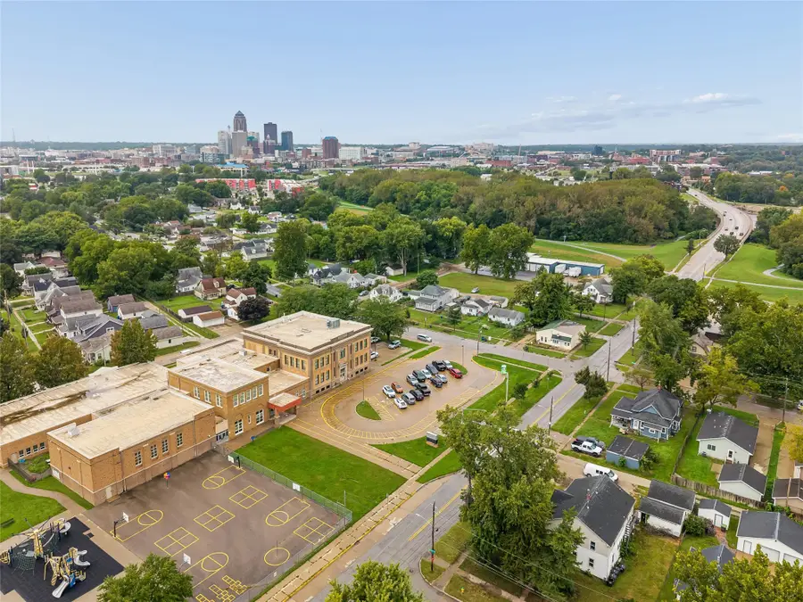 605 E Jackson Avenue, Des Moines, IA 50315 - #3