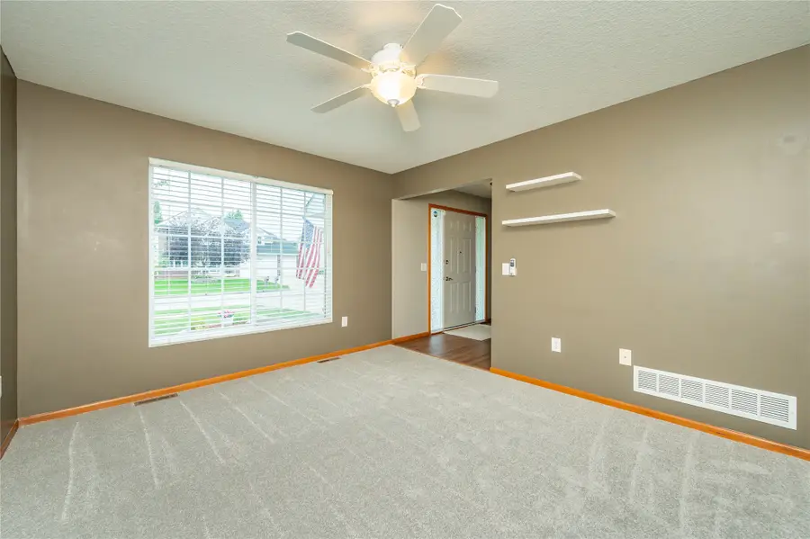 12715 Tanglewood Drive, Urbandale, IA 50323 - #3
